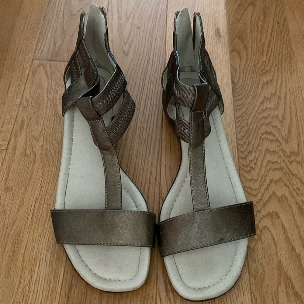 Left&Right Sandals